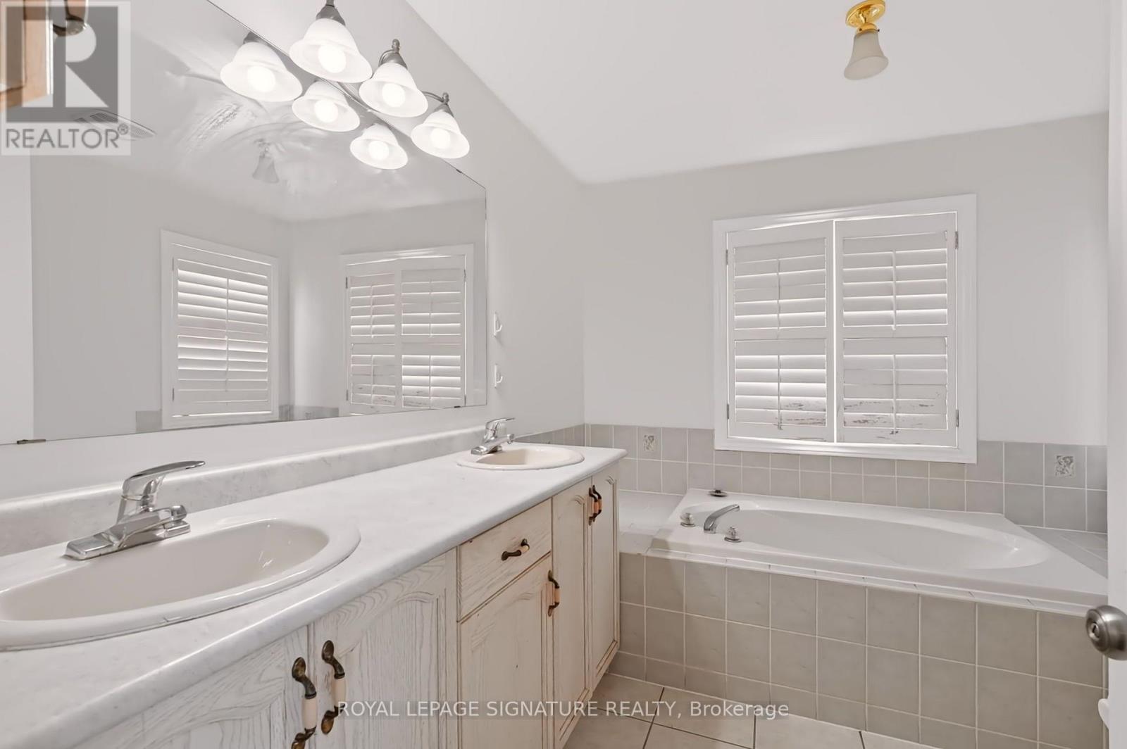 267 Laurentian Avenue, Mississauga, Ontario  L4Z 2S4 - Photo 25 - W13700528