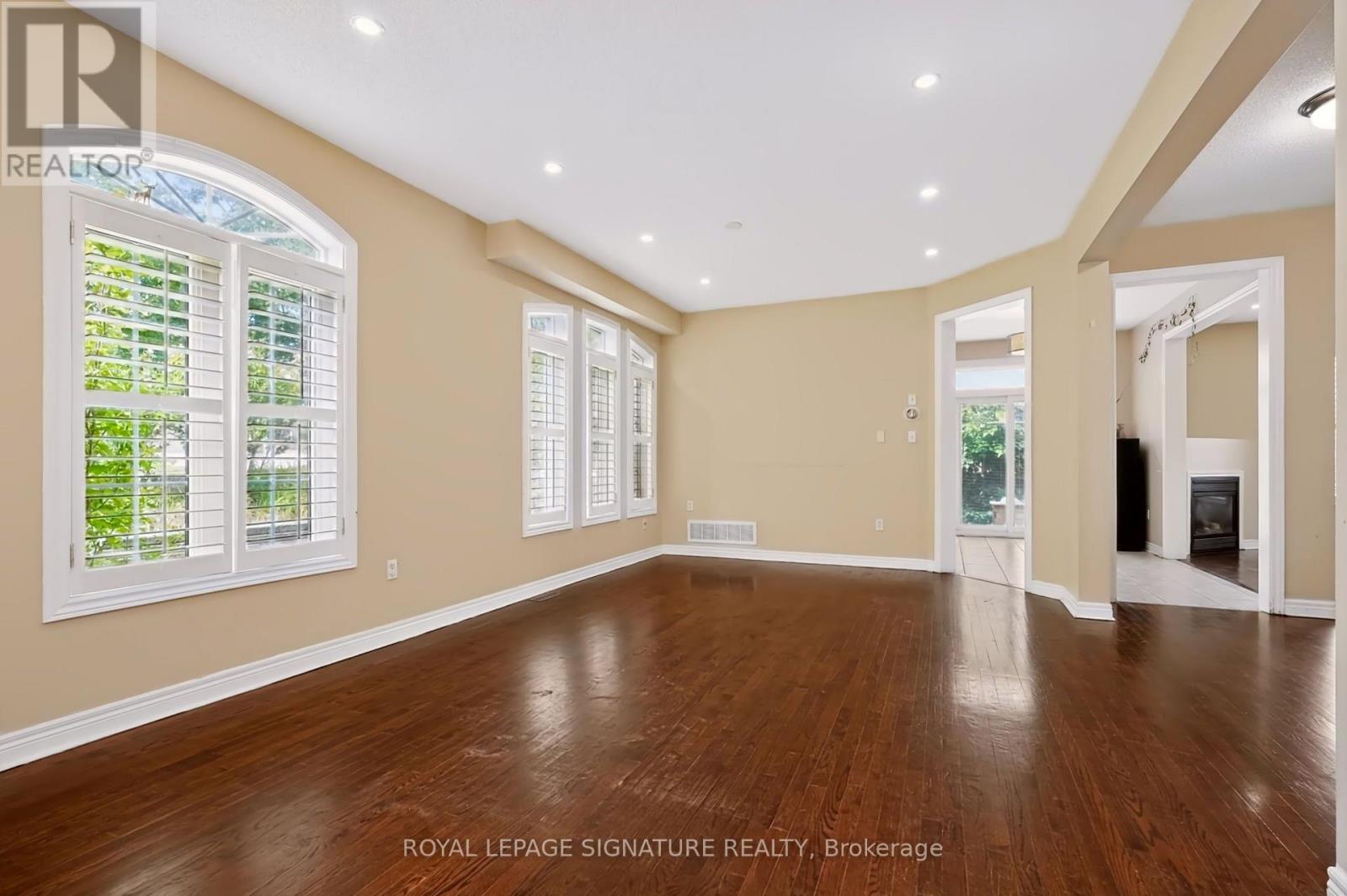 267 Laurentian Avenue, Mississauga, Ontario  L4Z 2S4 - Photo 5 - W13700528