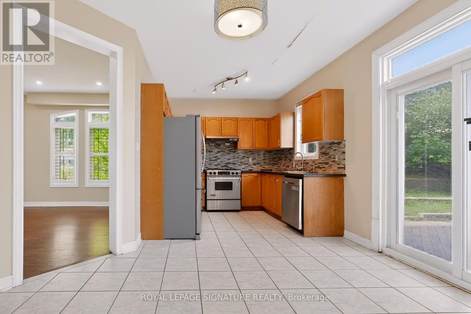 267 Laurentian Avenue, Mississauga, Ontario  L4Z 2S4 - Photo 8 - W13700528