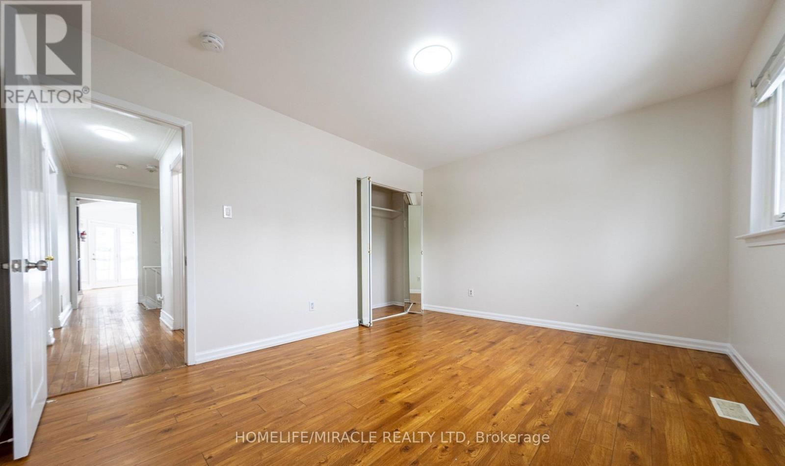 60 Centre Street, Brampton, Ontario  L6W 2X8 - Photo 11 - W13700592