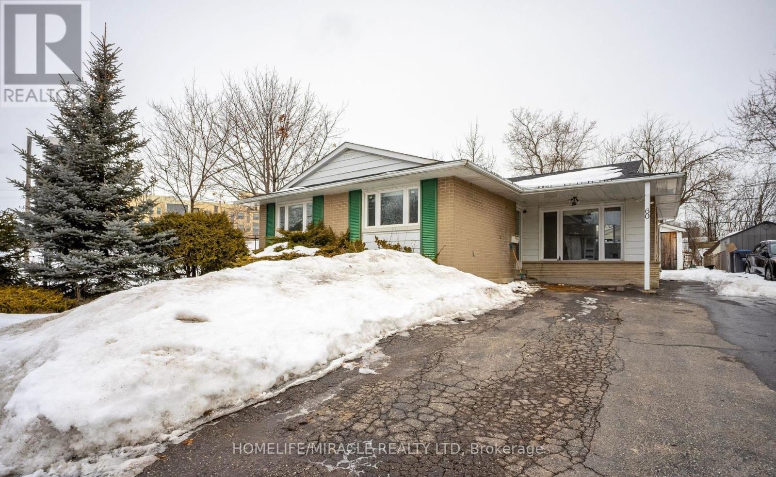 60 Centre Street, Brampton, Ontario  L6W 2X8 - Photo 2 - W13700592