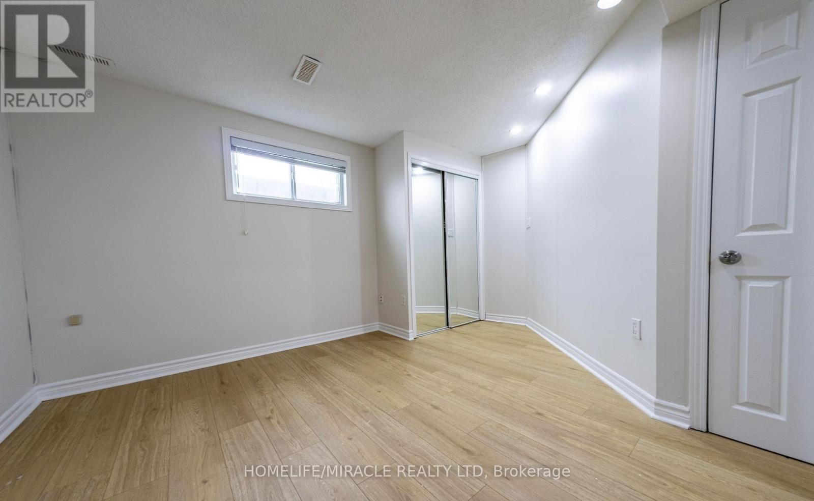 60 Centre Street, Brampton, Ontario  L6W 2X8 - Photo 25 - W13700592
