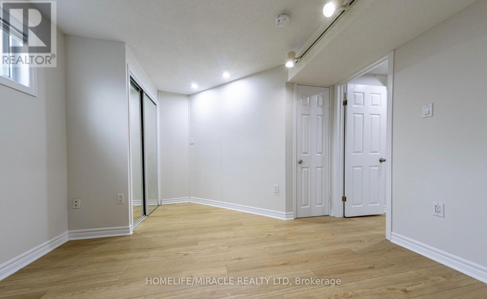 60 Centre Street, Brampton, Ontario  L6W 2X8 - Photo 26 - W13700592