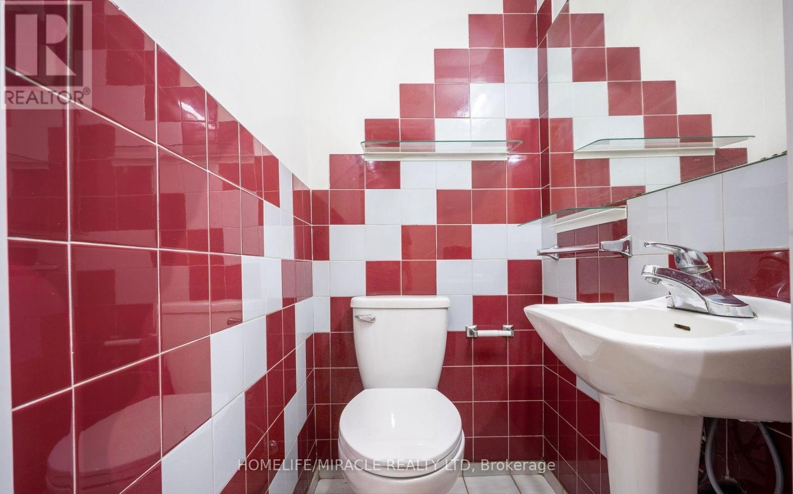 60 Centre Street, Brampton, Ontario  L6W 2X8 - Photo 30 - W13700592
