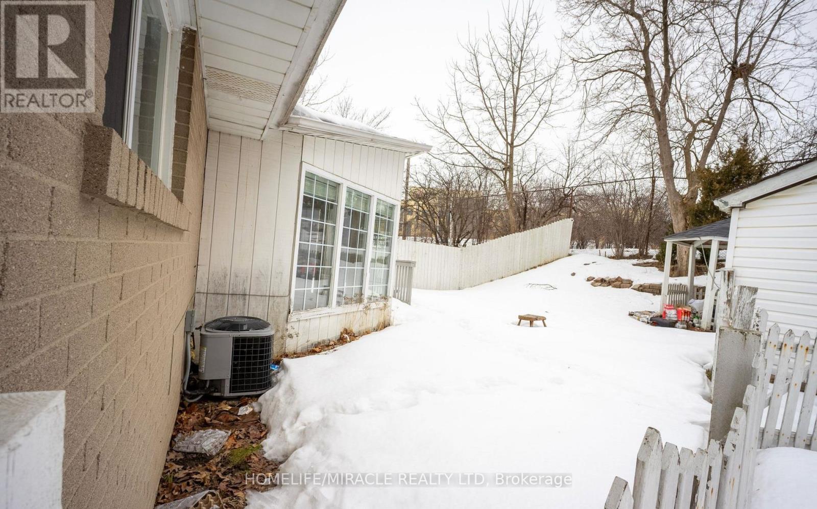 60 Centre Street, Brampton, Ontario  L6W 2X8 - Photo 35 - W13700592