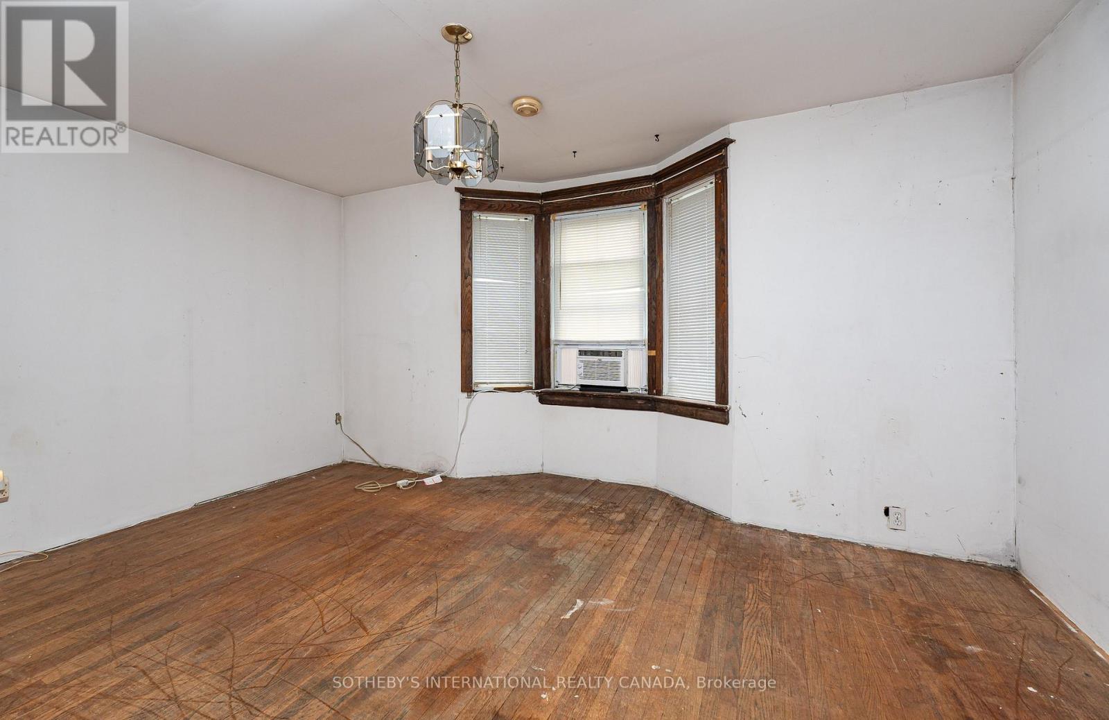 4 Marshall Boulevard, Toronto, Ontario  M6N 2R7 - Photo 7 - W13700596