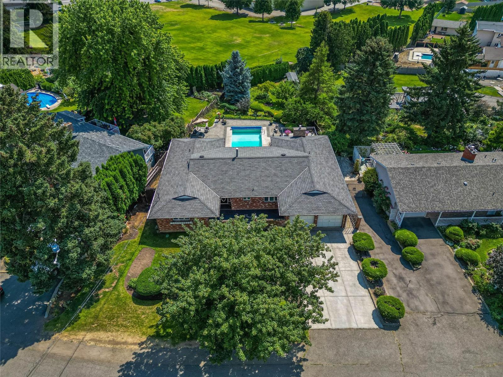 857 Orcrest Drive, Kamloops, British Columbia  V2B 6T3 - Photo 2 - 10397824