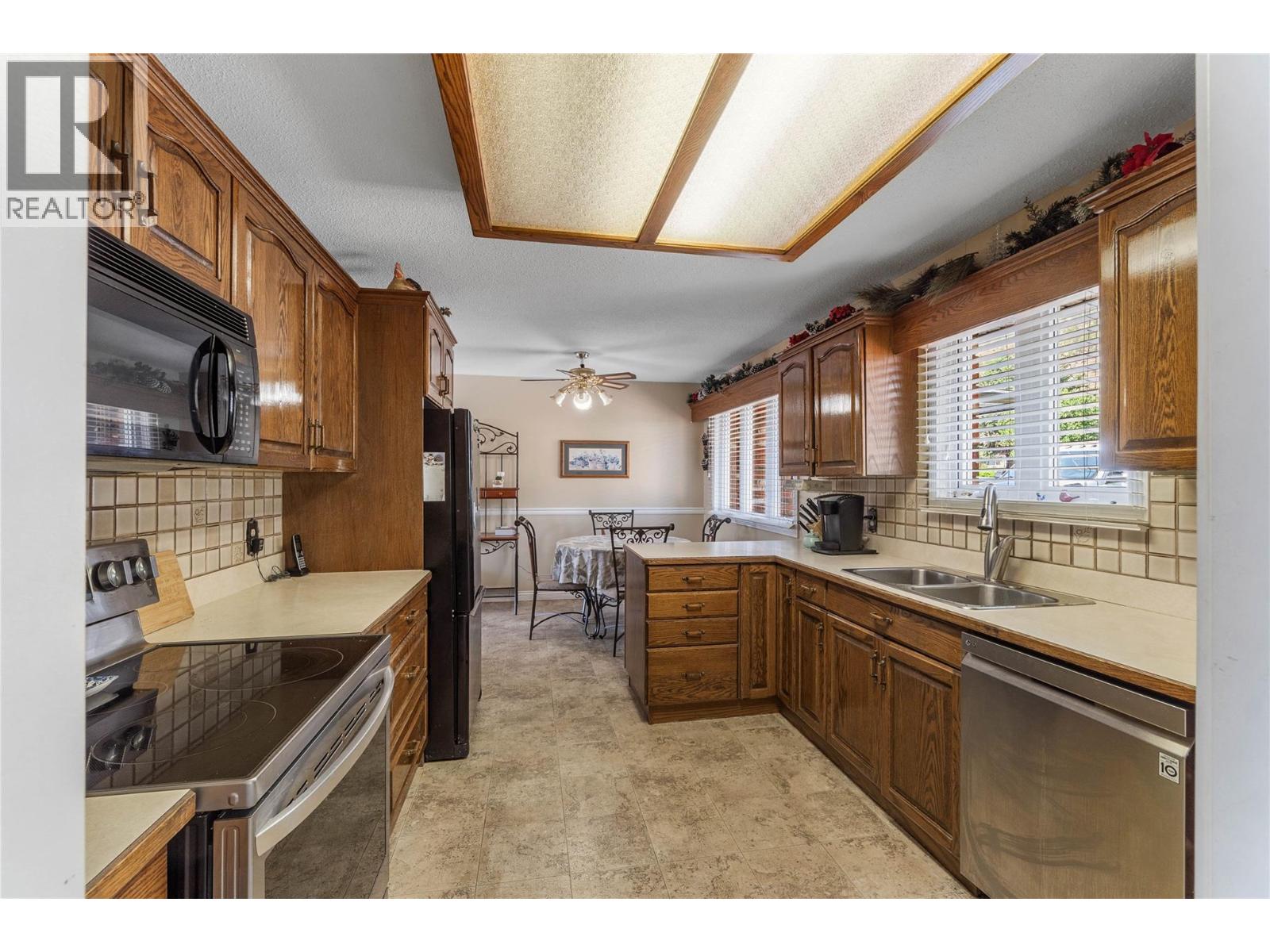 857 Orcrest Drive, Kamloops, British Columbia  V2B 6T3 - Photo 11 - 10397824