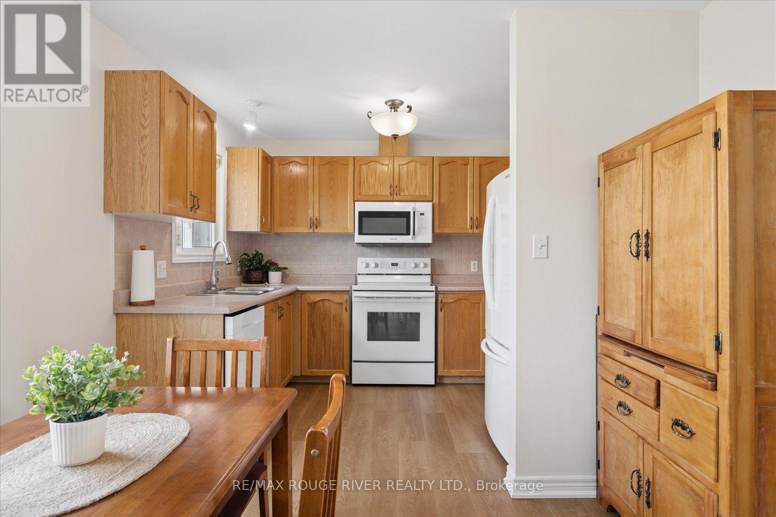 3 Beall Street, Kawartha Lakes, Ontario  K9A 6J6 - Photo 11 - X13700286