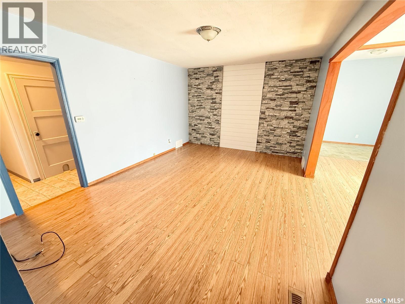 718 4th Street S, Weyburn, Saskatchewan  S4H 2G3 - Photo 17 - SK046288