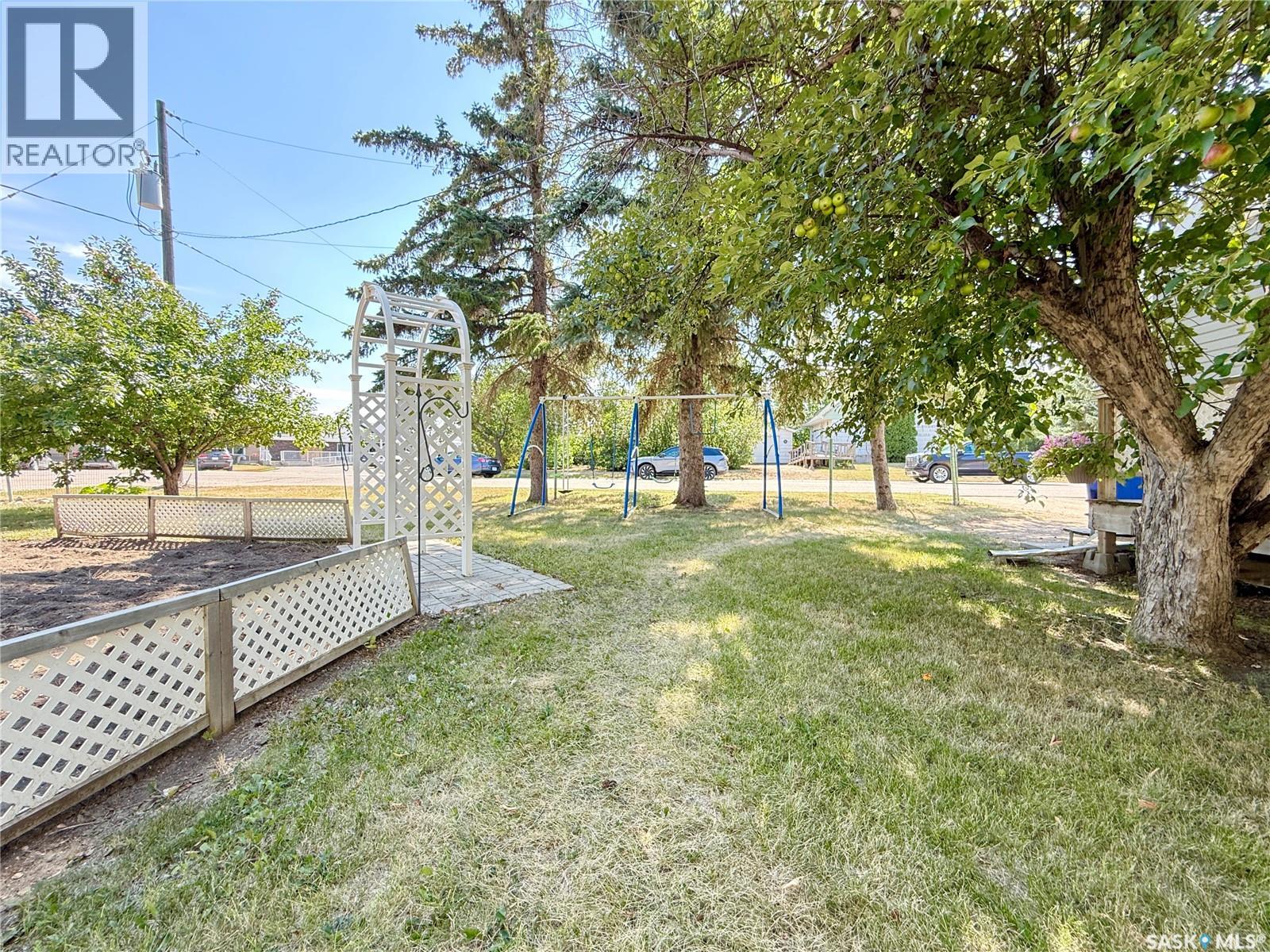 718 4th Street S, Weyburn, Saskatchewan  S4H 2G3 - Photo 9 - SK046288