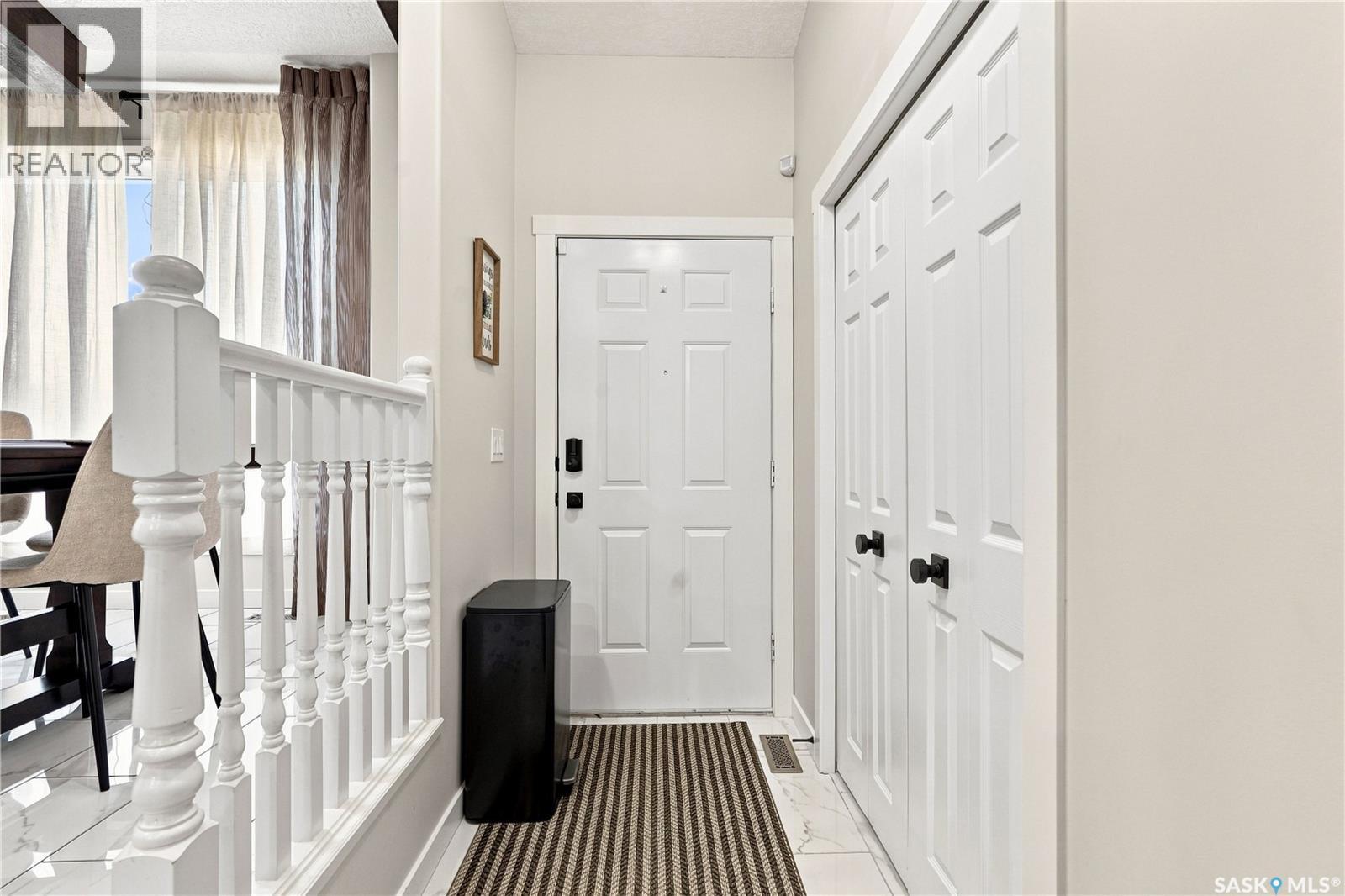 107 Hall Crescent, Saskatoon, Saskatchewan  S7L 7G7 - Photo 3 - SK046283