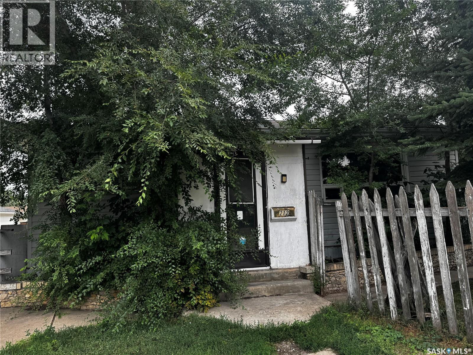 212 T Avenue N, Saskatoon, Saskatchewan  S7L 3B2 - Photo 1 - SK046195