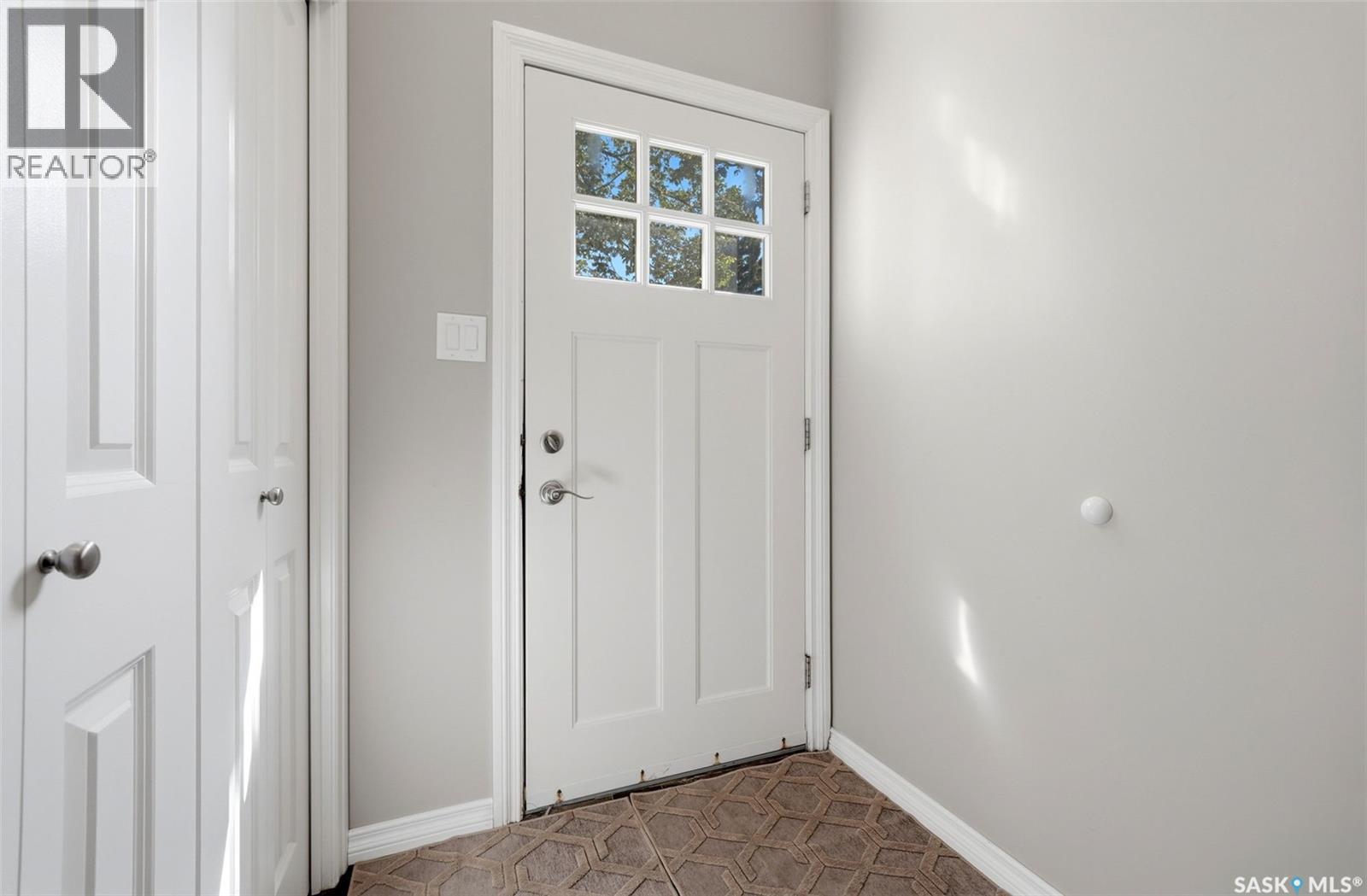 240 Ottawa Street, Regina, Saskatchewan  S4R 1N5 - Photo 3 - SK046180