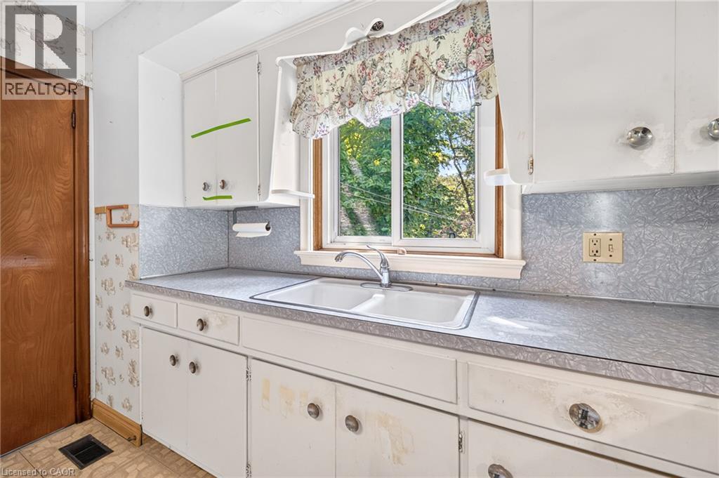 170 Mohawk Road, Ancaster, Ontario  L0G 2W9 - Photo 11 - 40857381