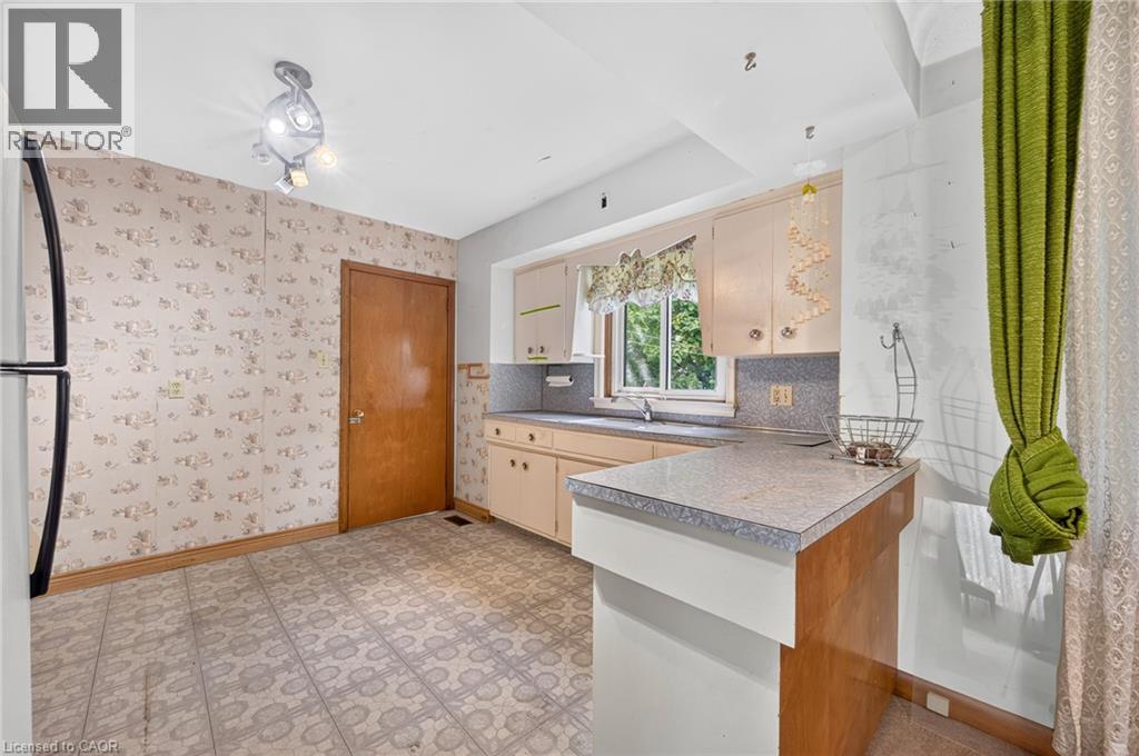 170 Mohawk Road, Ancaster, Ontario  L0G 2W9 - Photo 9 - 40857381
