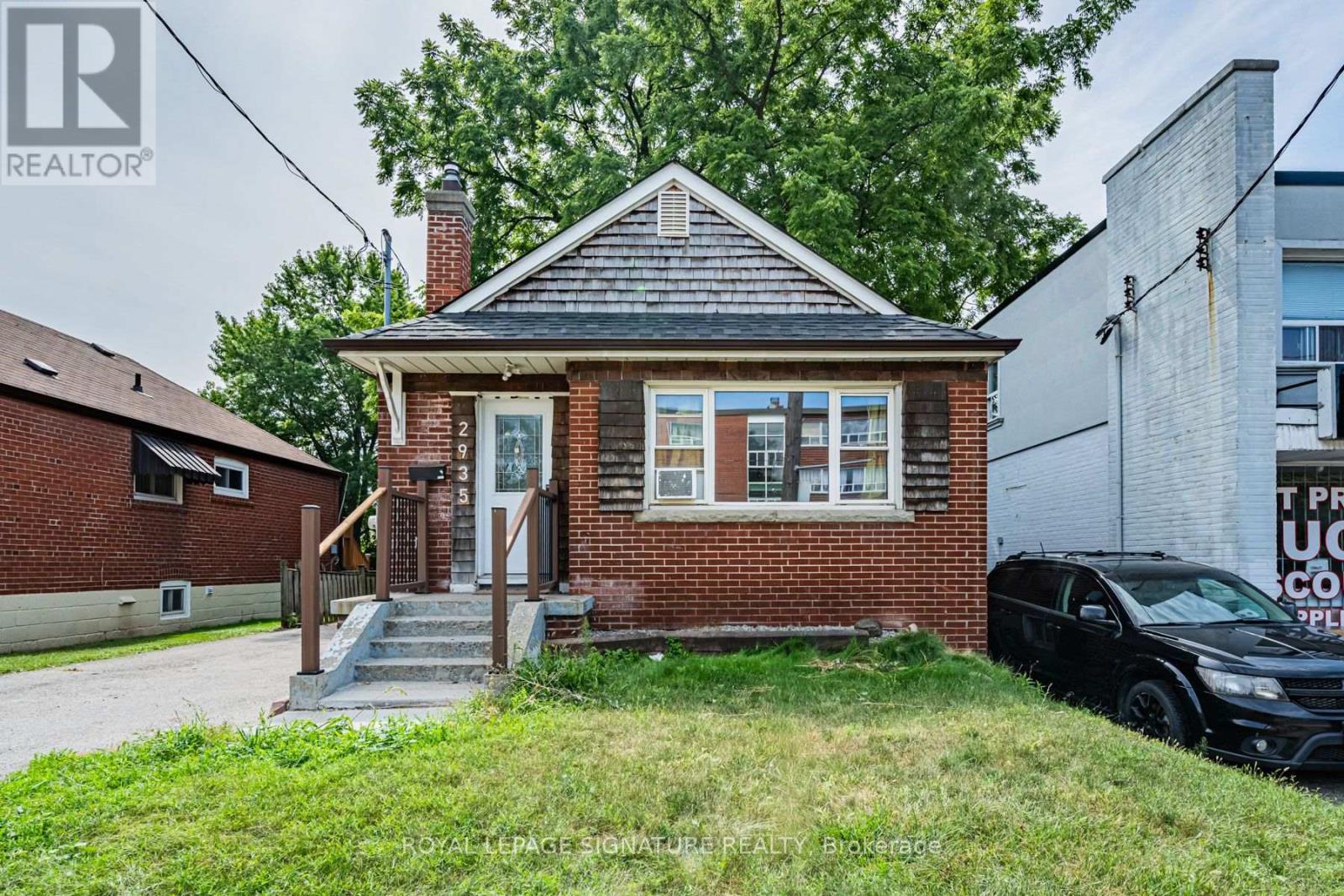 2935 ST CLAIR AVENUE E, Toronto, Ontario