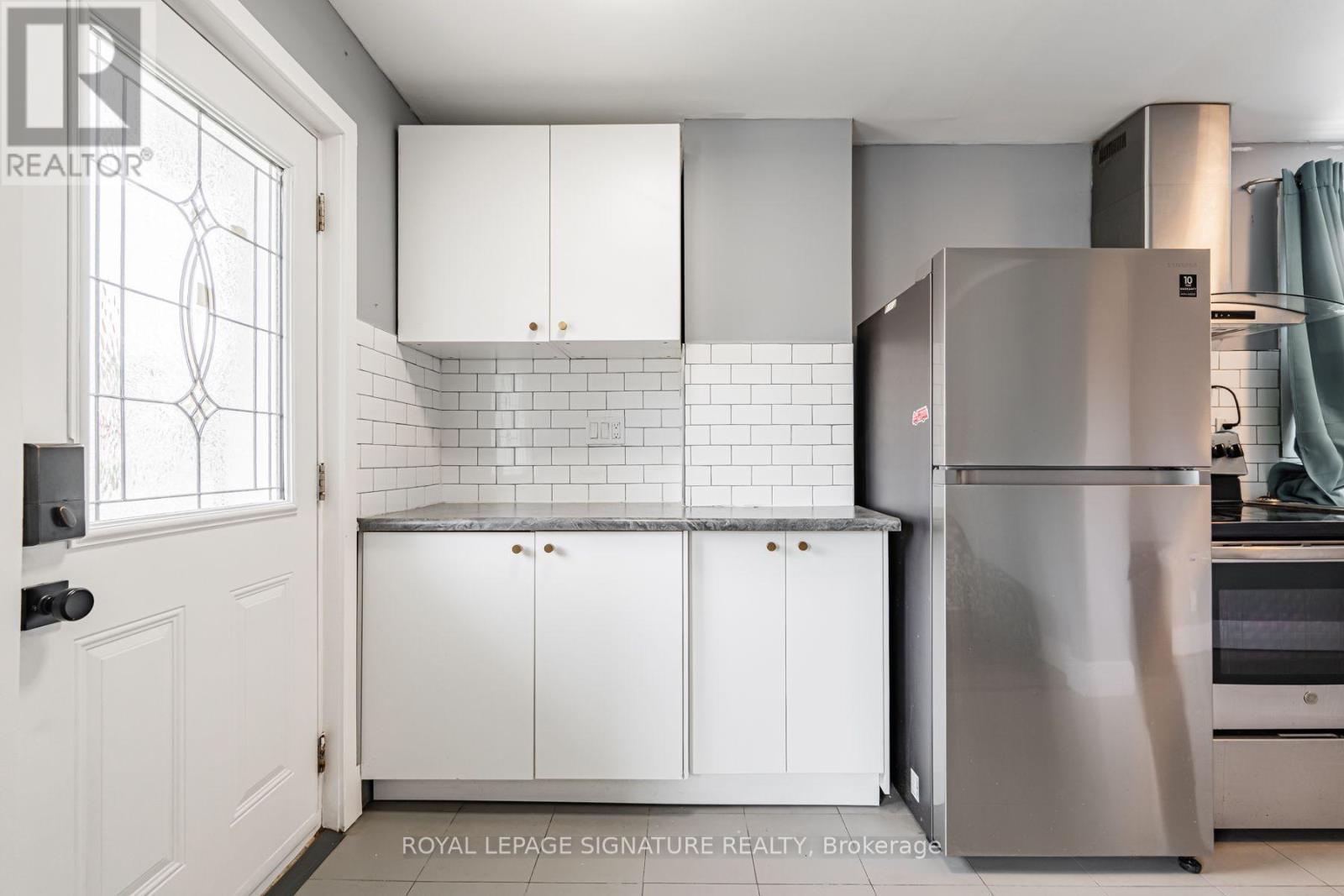 2935 St Clair Avenue E, Toronto, Ontario  M4B 1N9 - Photo 4 - E13680342