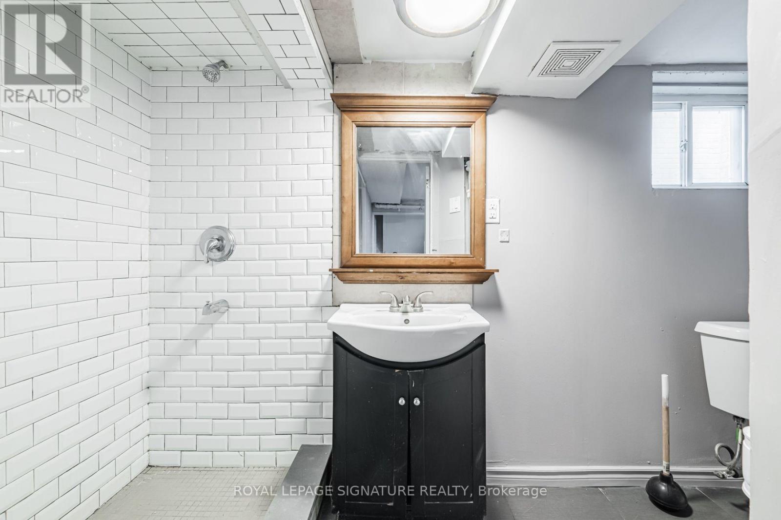 2935 St Clair Avenue E, Toronto, Ontario  M4B 1N9 - Photo 25 - E13680342