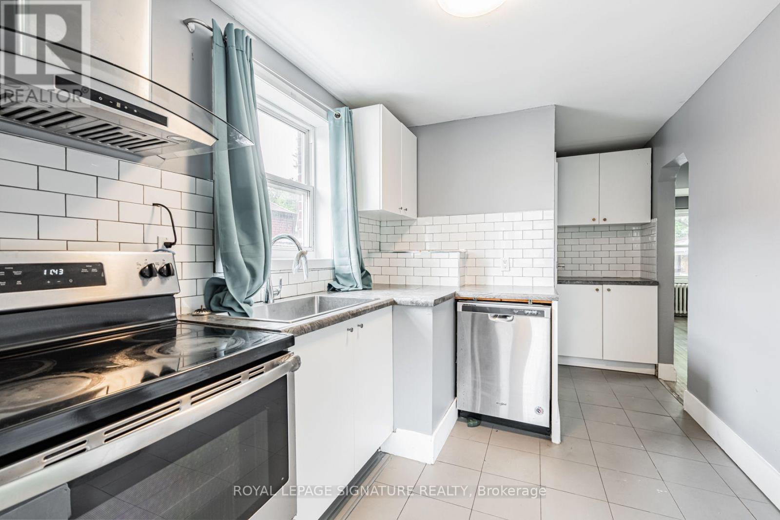 2935 St Clair Avenue E, Toronto, Ontario  M4B 1N9 - Photo 8 - E13680342