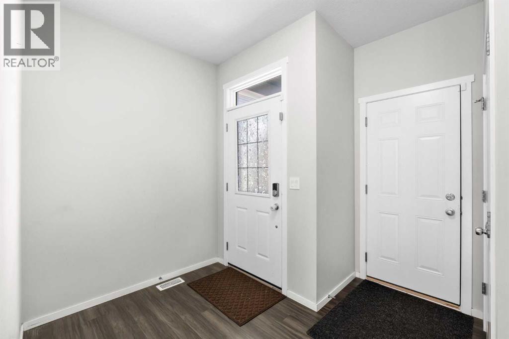 243 Savanna Lane NE, Calgary, Alberta  T3J 0Y9 - Photo 3 - A2338286