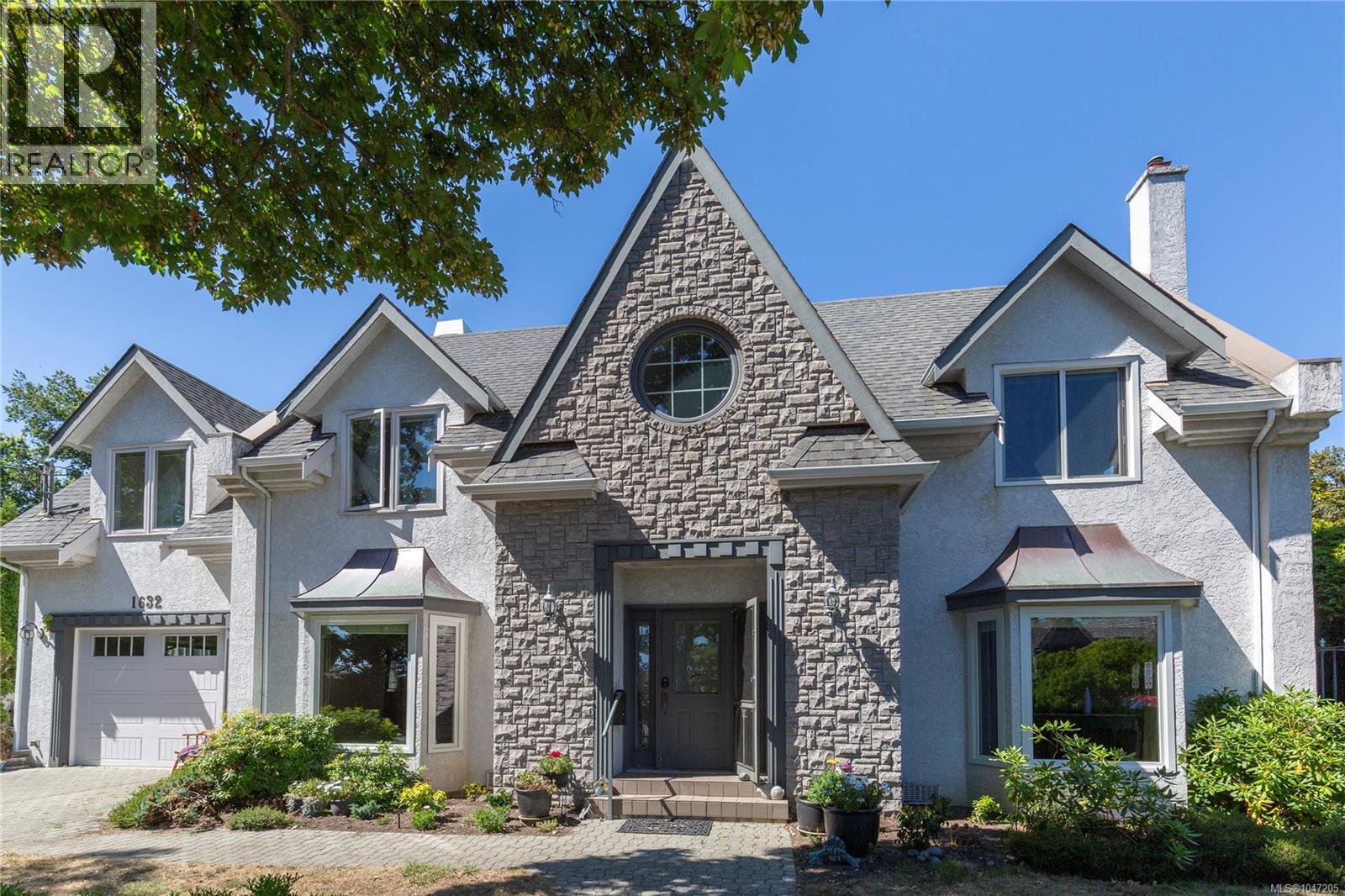 1632 Beach Dr, oak bay, British Columbia V8R6H8
