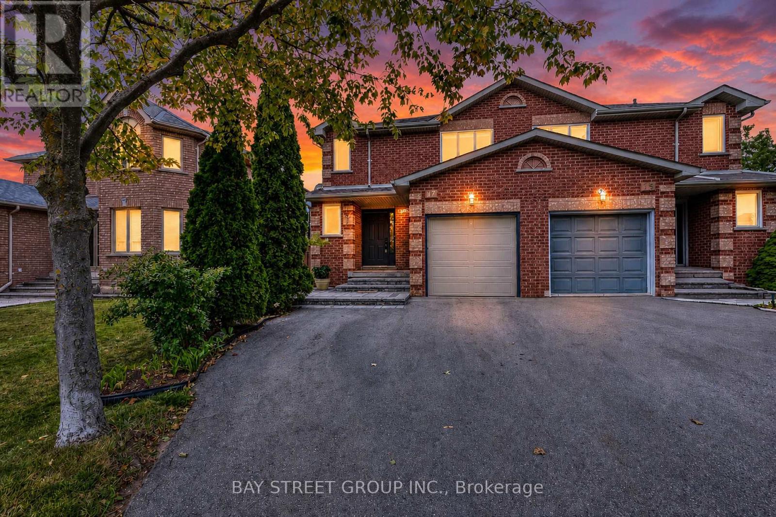 17 Inverhuron Trail, Oakville, Ontario  L6H 5Z6 - Photo 2 - W13699692