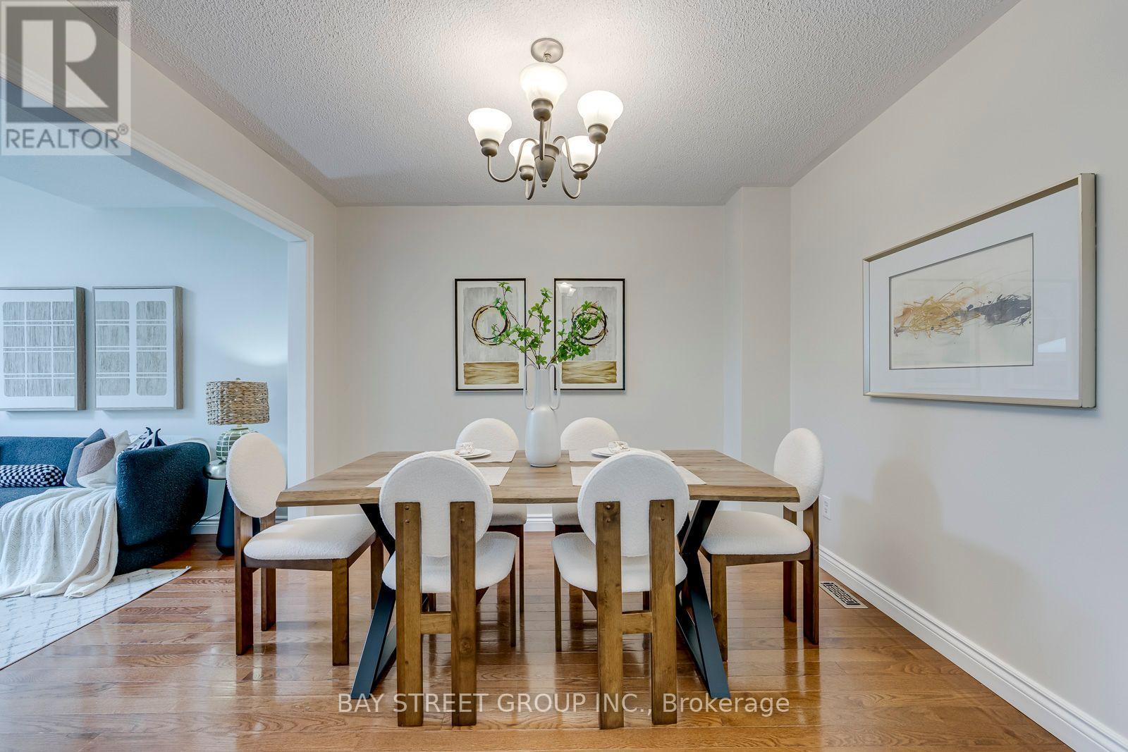 17 Inverhuron Trail, Oakville, Ontario  L6H 5Z6 - Photo 7 - W13699692