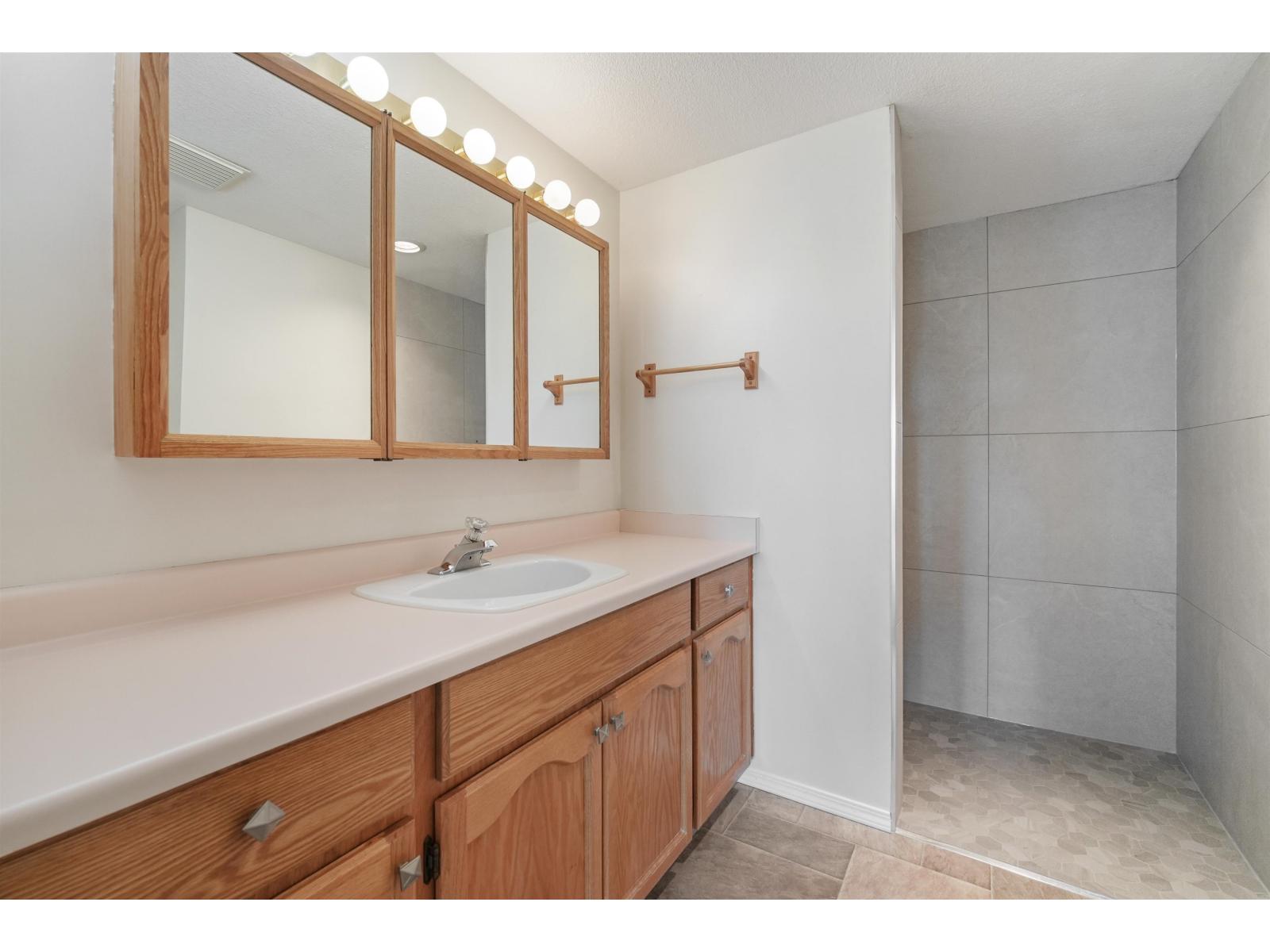 311 5375 205th Street, Langley, British Columbia  V3A 7V7 - Photo 25 - R3157491
