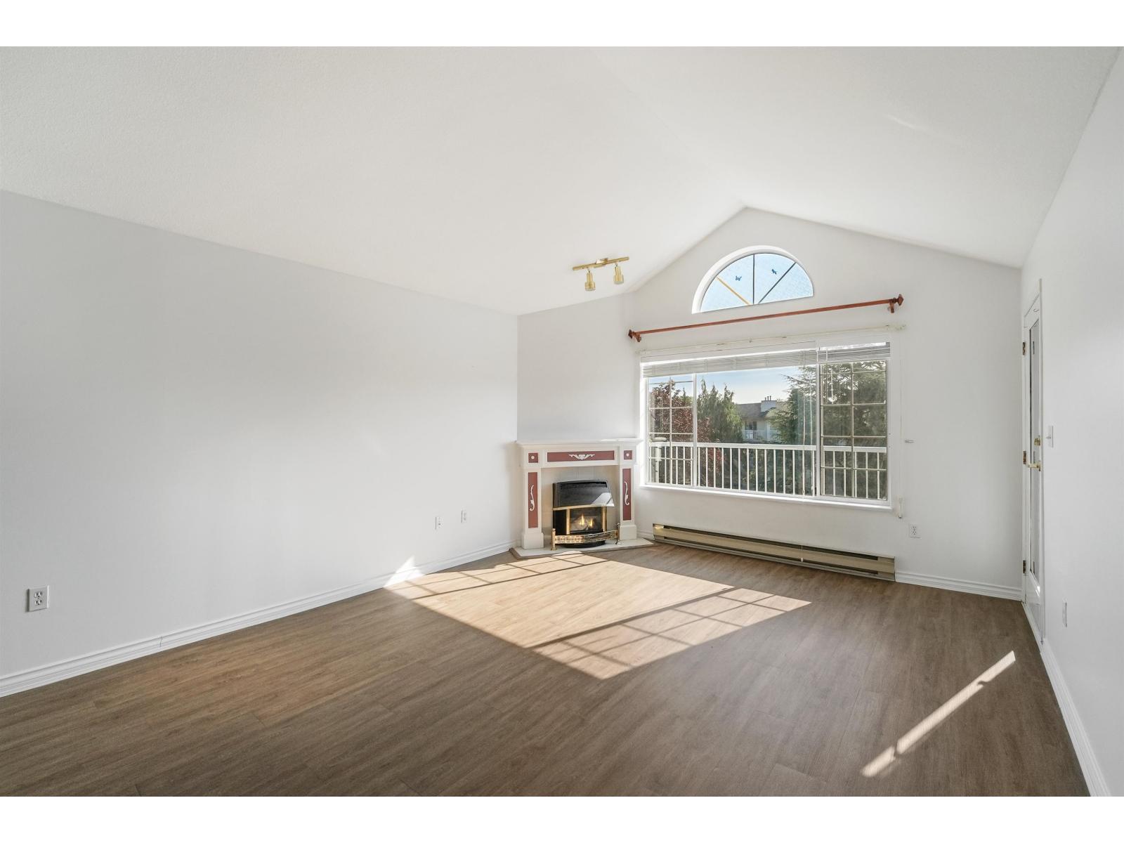 311 5375 205th Street, Langley, British Columbia  V3A 7V7 - Photo 5 - R3157491