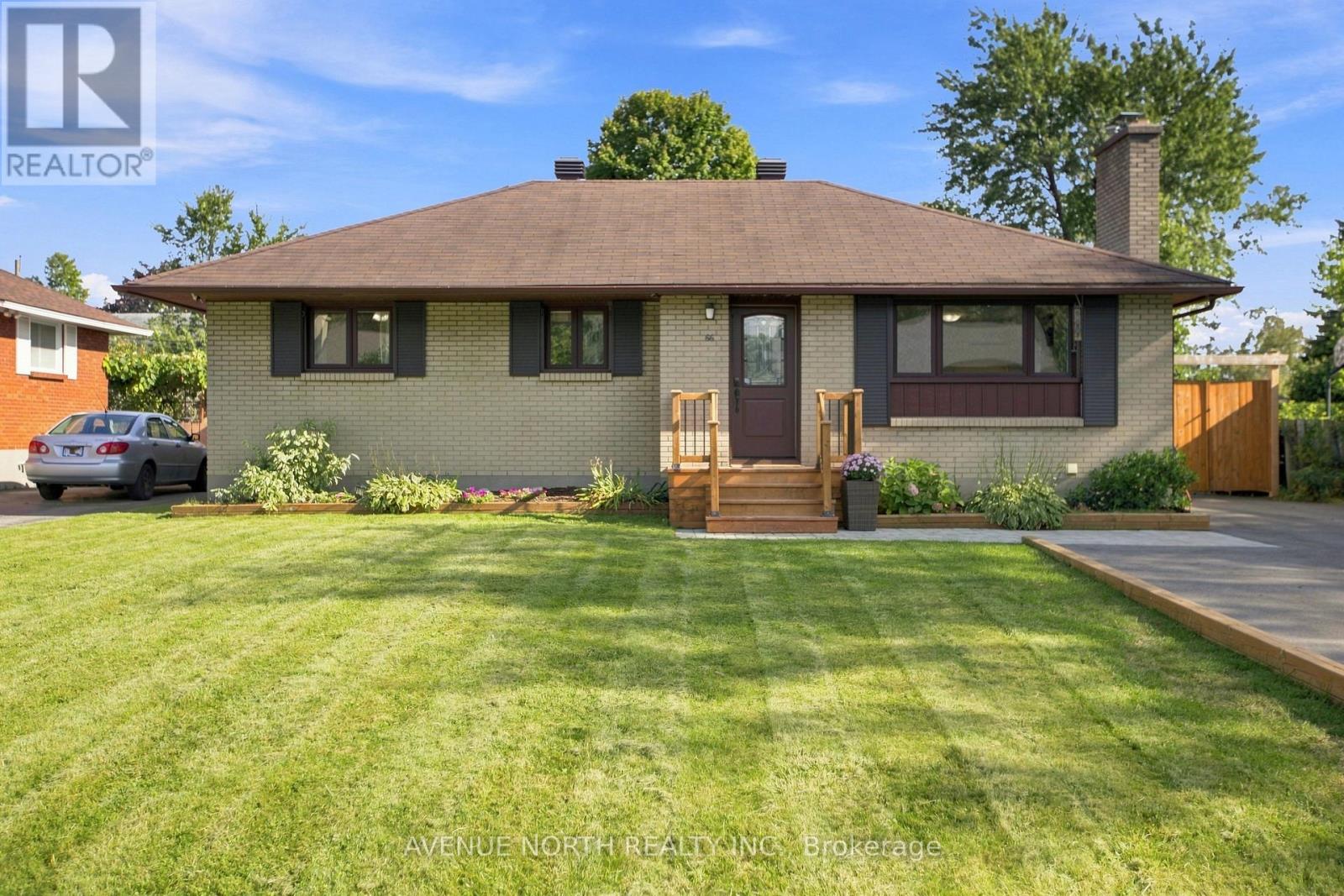 66 Epworth Avenue, Ottawa, Ontario  K2G 2M1 - Photo 3 - X13700708