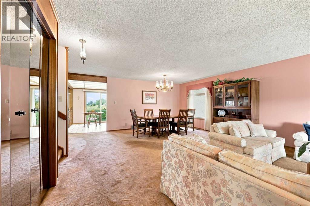 1148 Edgemont Road NW, Calgary, Alberta  T3A 2J8 - Photo 4 - A2337484
