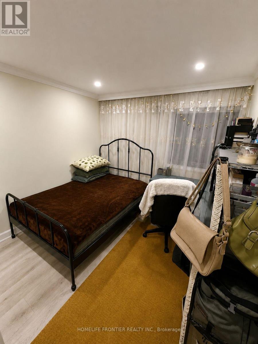 Main And Upper Level - 49 Red Robin Way, Toronto, Ontario  M2R 3K6 - Photo 10 - C13700648