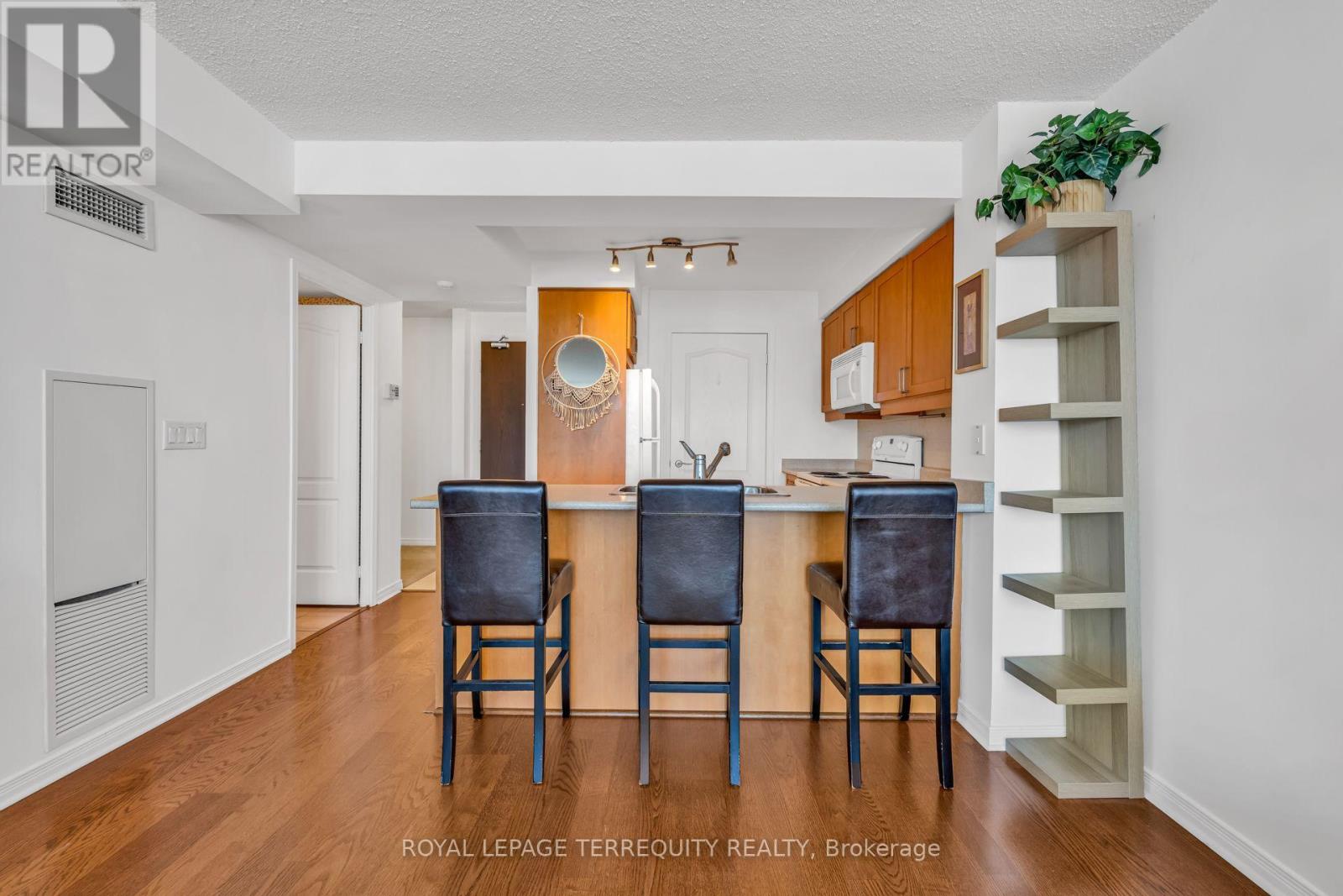 402 - 205 The Donway W, Toronto, Ontario  M3B 3S5 - Photo 7 - C13700680