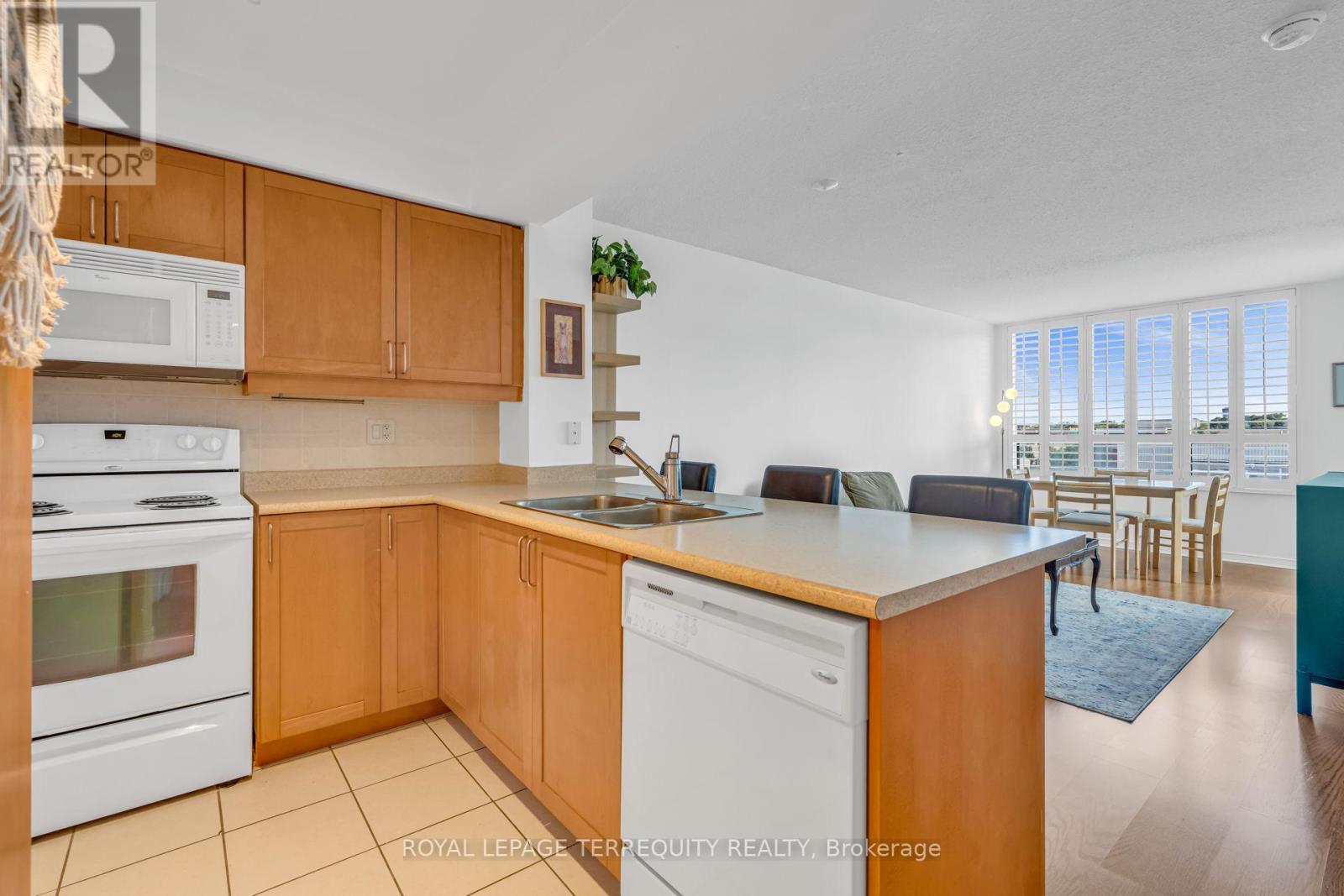 402 - 205 The Donway W, Toronto, Ontario  M3B 3S5 - Photo 9 - C13700680