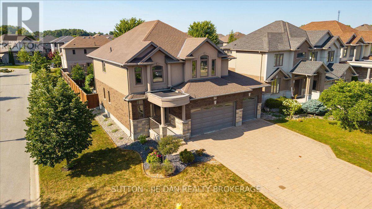 1304 Eagletrace Drive, London North, Ontario  N6G 0E9 - Photo 2 - X13649392