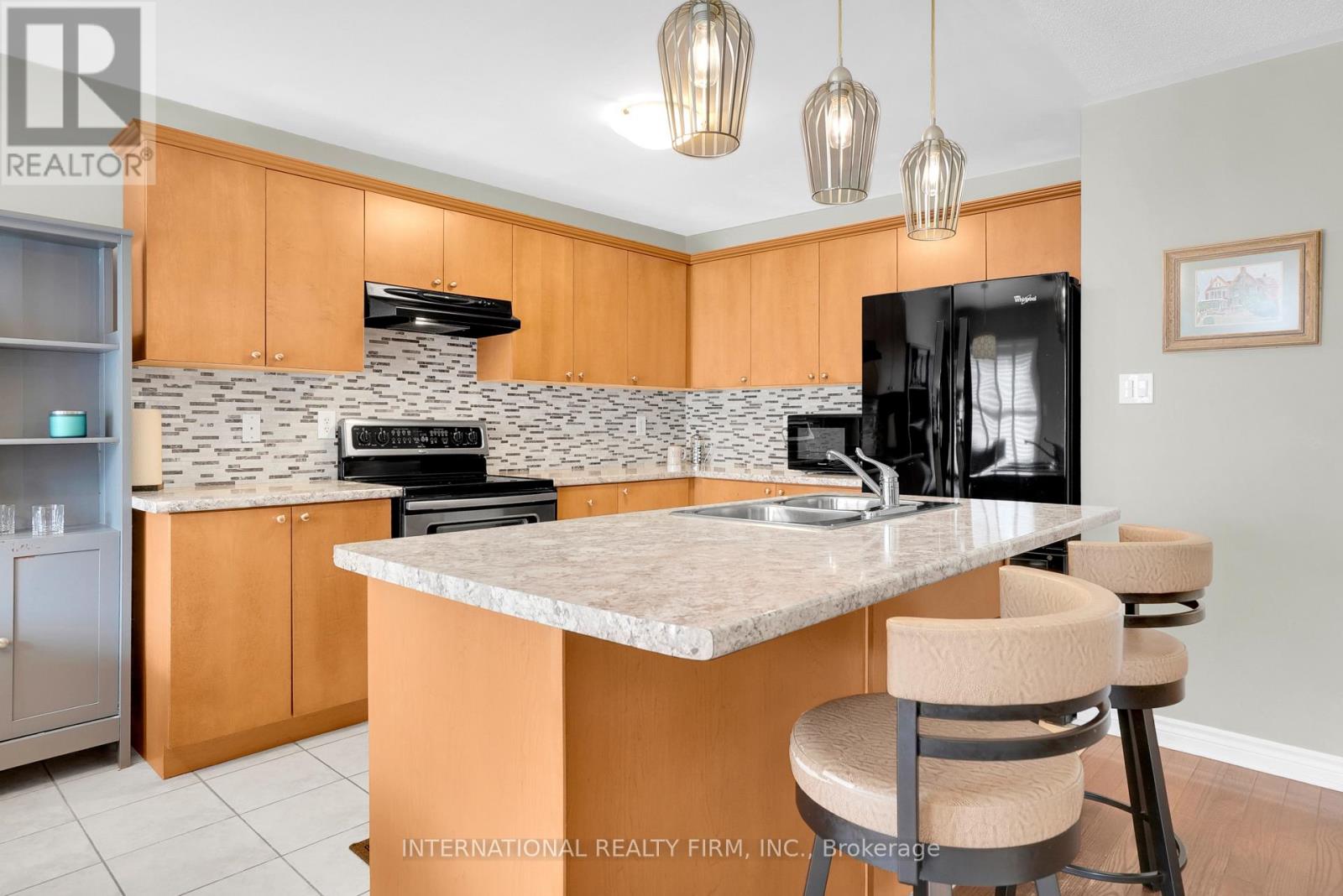 3 Maple Crown Terrace, Barrie (Innis-Shore), Ontario  L4M 7H3 - Photo 11 - S13700726