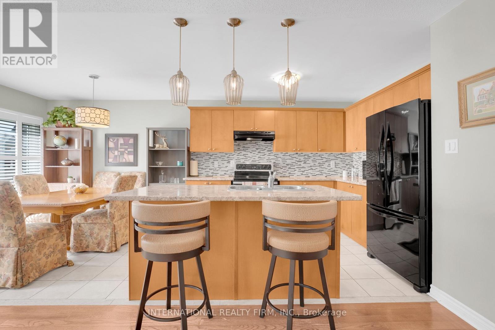 3 Maple Crown Terrace, Barrie (Innis-Shore), Ontario  L4M 7H3 - Photo 12 - S13700726