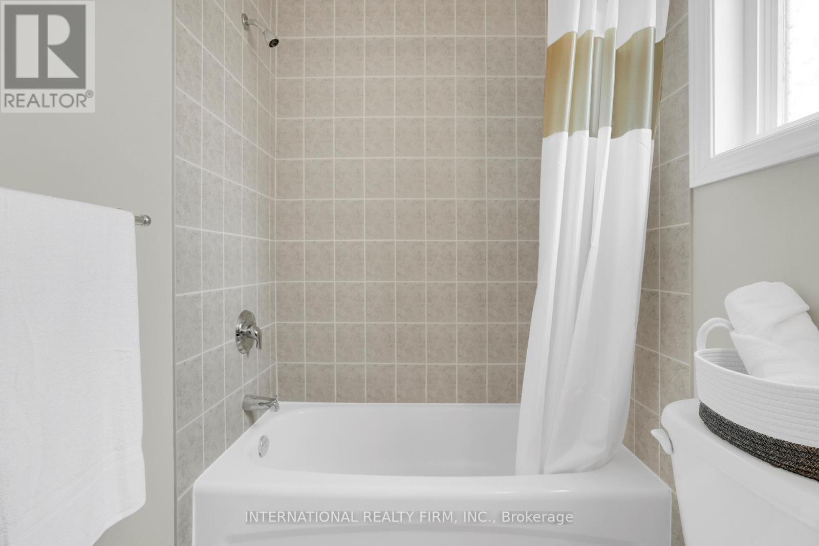 3 Maple Crown Terrace, Barrie (Innis-Shore), Ontario  L4M 7H3 - Photo 34 - S13700726