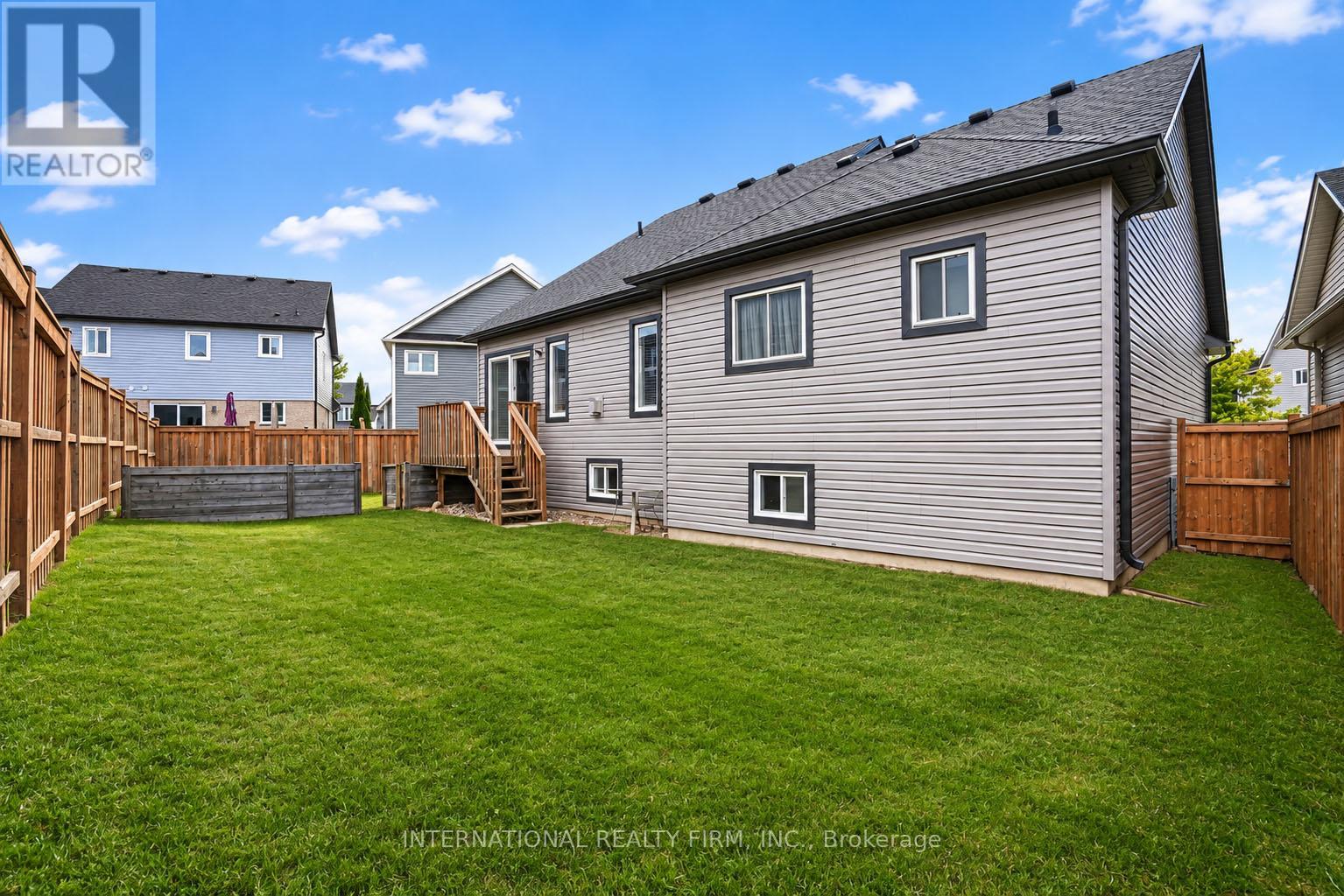 3 Maple Crown Terrace, Barrie (Innis-Shore), Ontario  L4M 7H3 - Photo 7 - S13700726