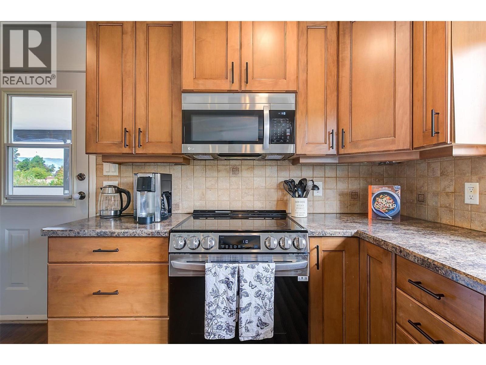 790 Torrs Court, Kelowna, British Columbia  V1W 1B5 - Photo 13 - 10398365