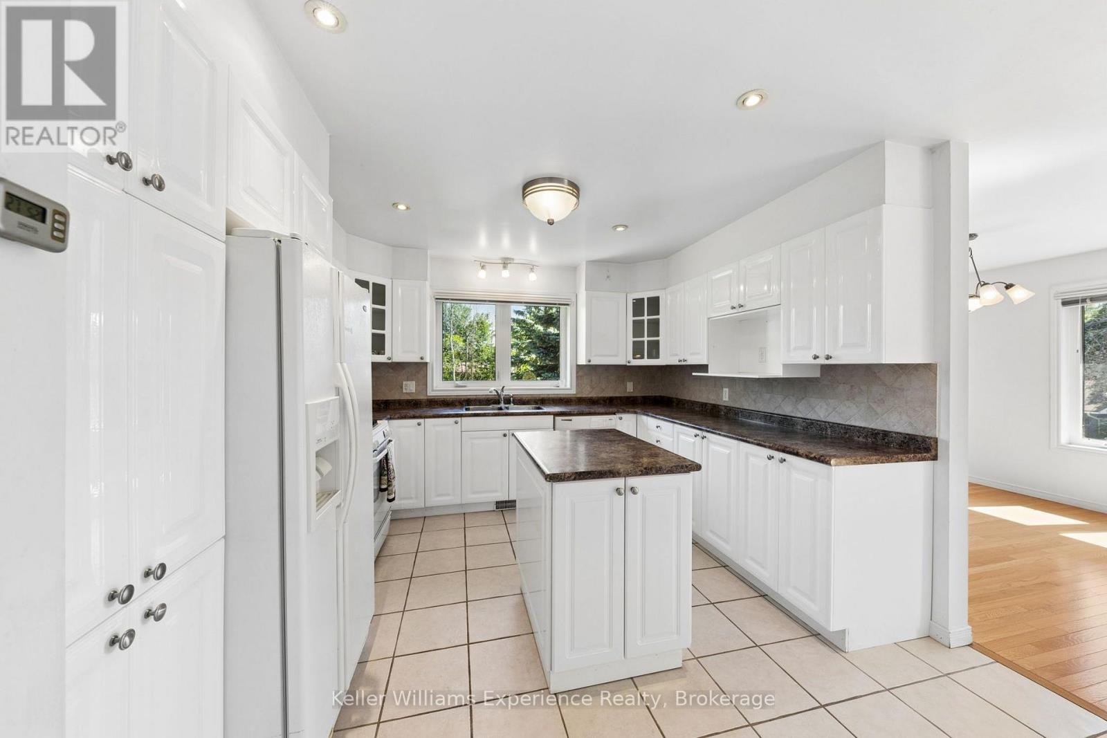 36 Willow Street, Tay (Waubaushene), Ontario  L0K 2C0 - Photo 6 - S13700732