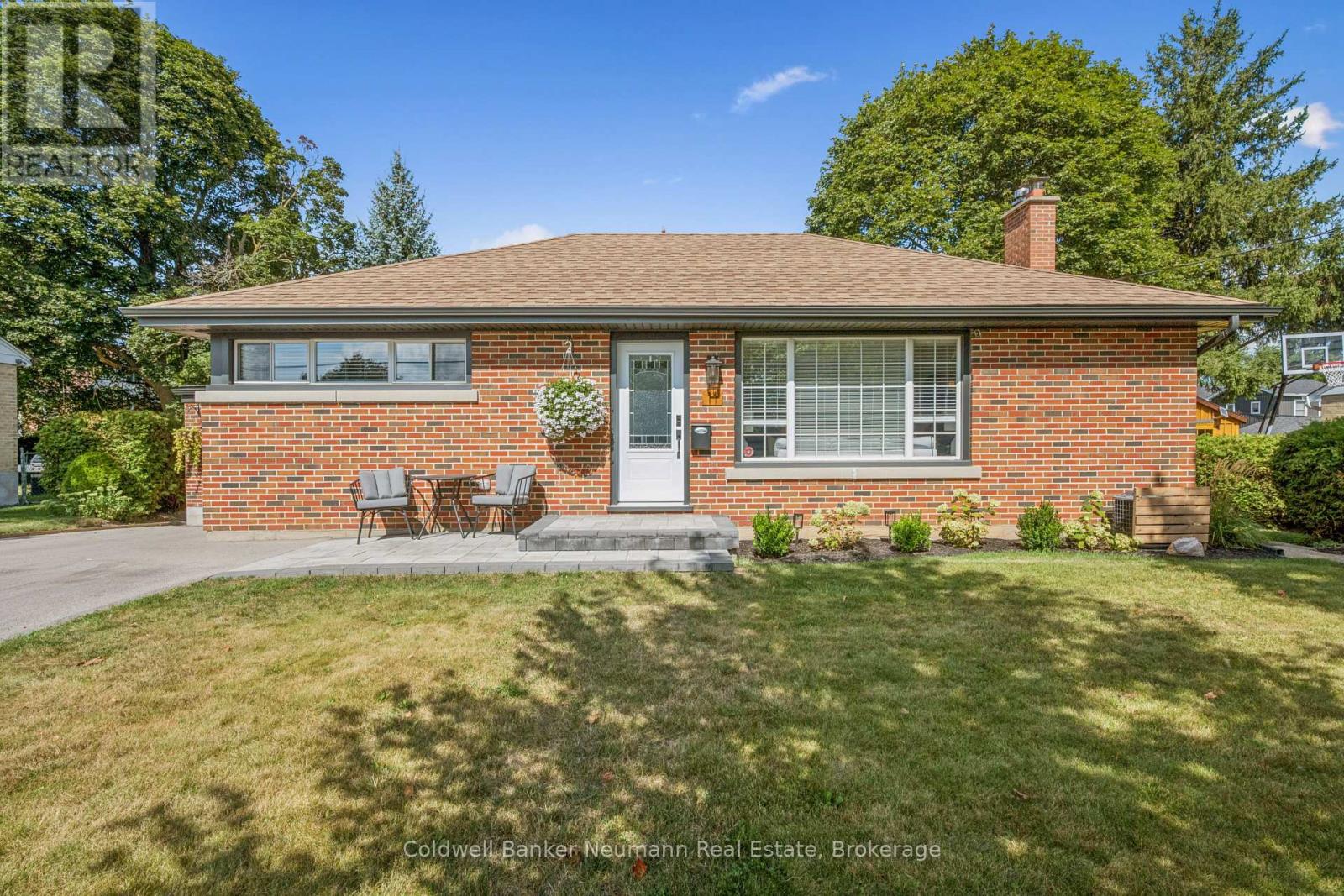 11 Western Avenue, Guelph (Junction/onward Willow), Ontario  N1H 6A5 - Photo 1 - X13700688