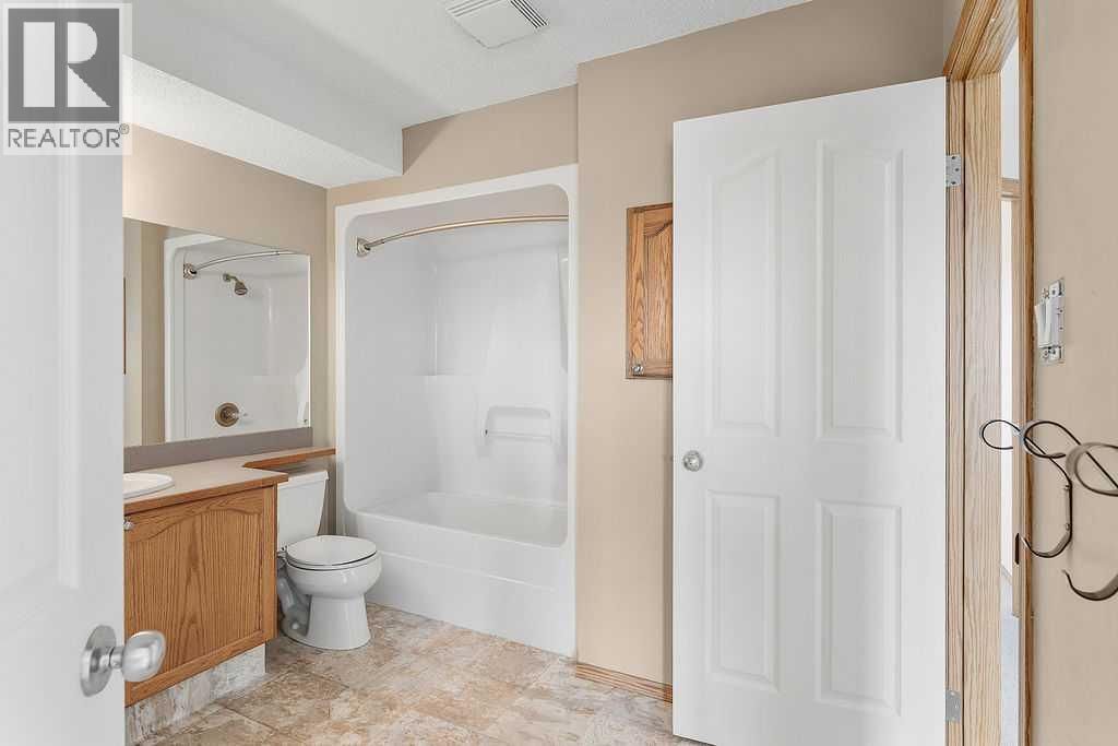 108 Everstone Rise SW, Calgary, Alberta  T2Y 4J7 - Photo 20 - A2312866