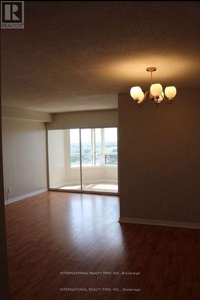 1010 - 135 Hillcrest Avenue, Mississauga, Ontario  L5B 4B1 - Photo 2 - W13700668