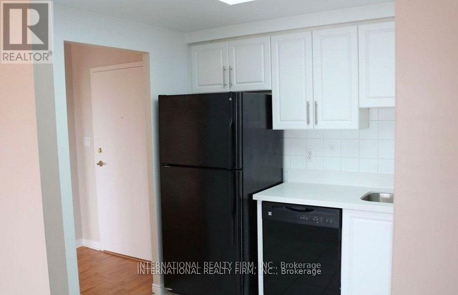 1010 - 135 Hillcrest Avenue, Mississauga, Ontario  L5B 4B1 - Photo 6 - W13700668