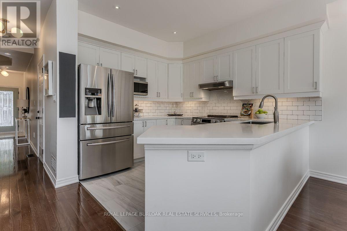 5316 Applegarth Drive, Burlington, Ontario  L7L 7E3 - Photo 2 - W13700742