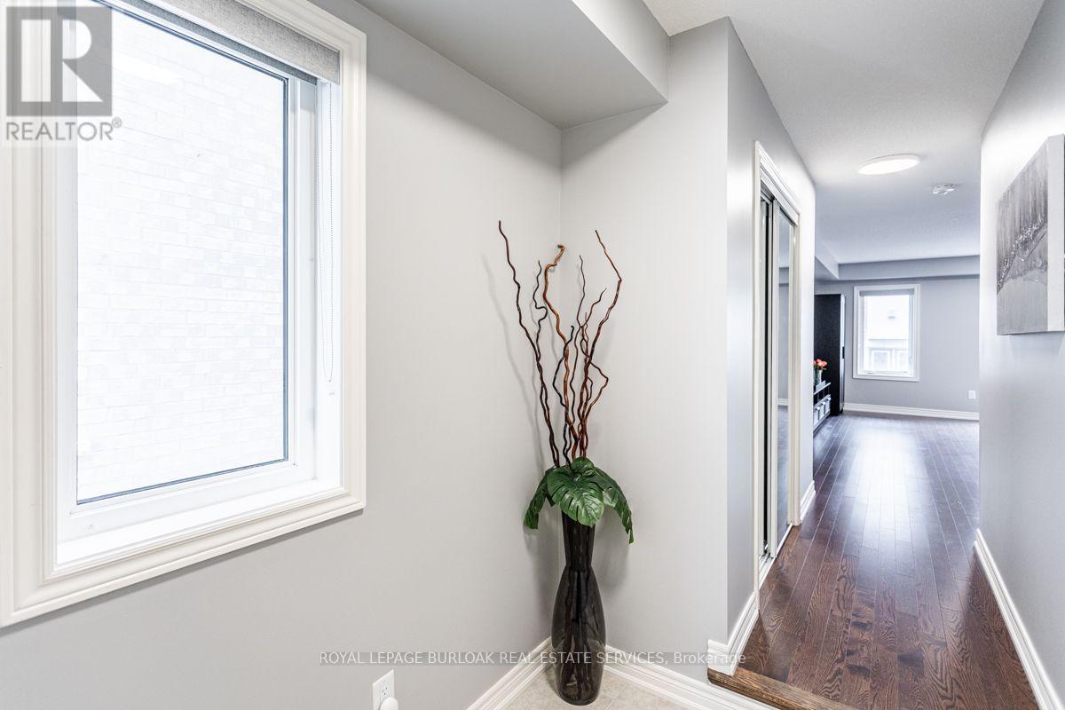 3956 Tufgar Crescent, Burlington, Ontario  L7M 1P8 - Photo 3 - W13700752