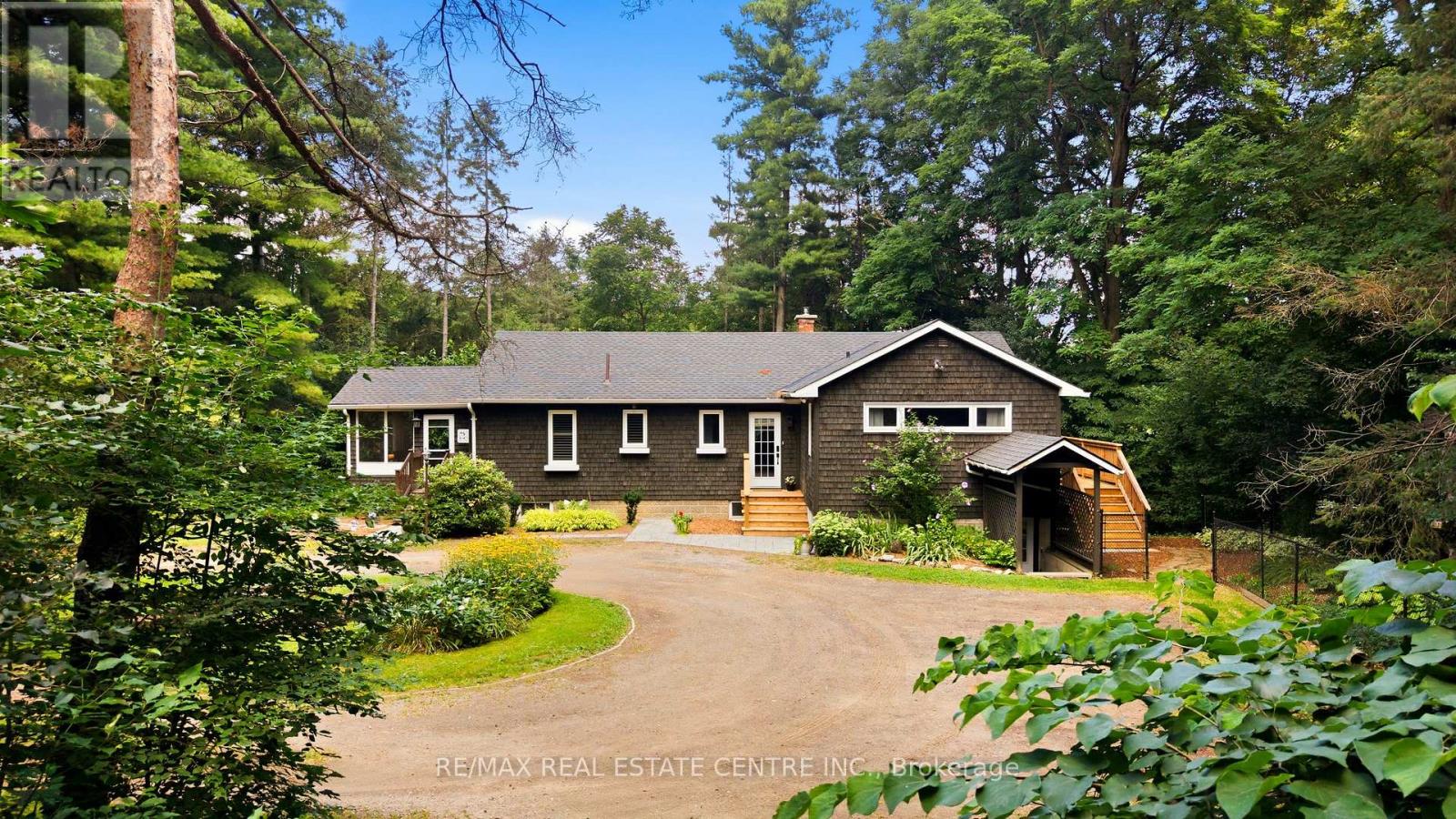 1282 GOVERNORS ROAD, Hamilton, Ontario