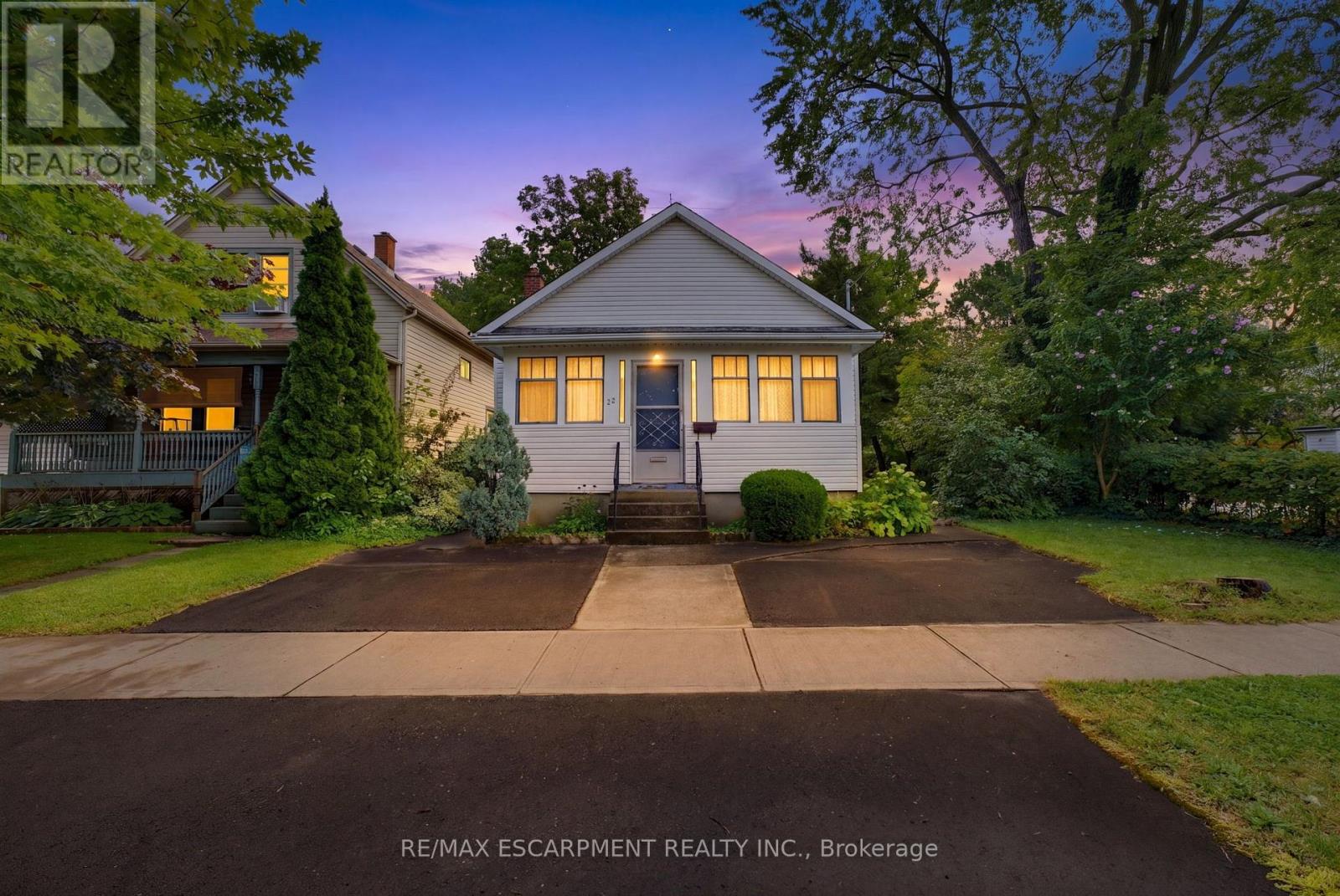 22 MILDRED AVENUE, St. Catharines, Ontario